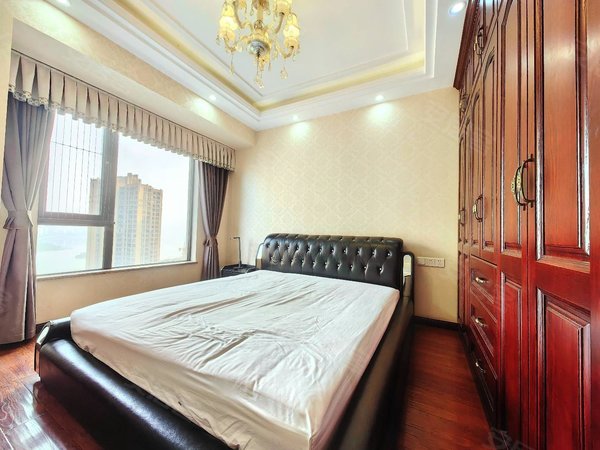 豪华装修大三房!全江景落地窗出租房源真实图片