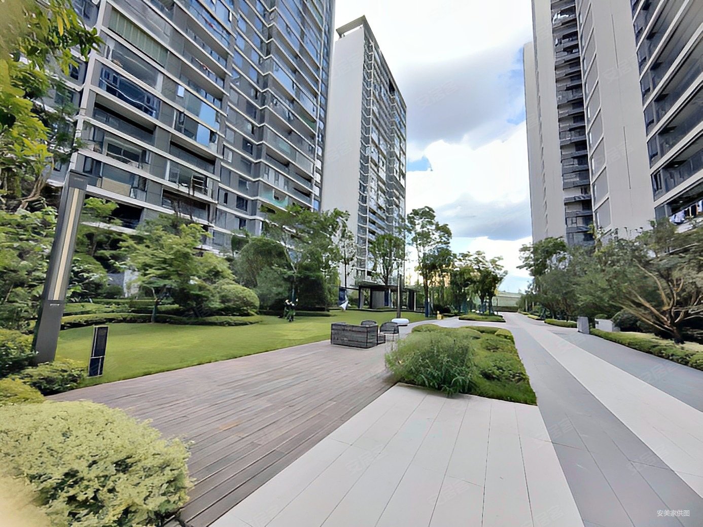 观山湖区金融城旁中海映山湖豪华景观房只有一套手慢无