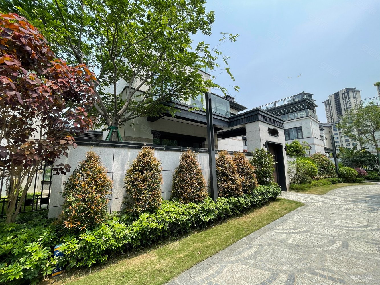 一线海景独栋别墅送超大花园水系在园林穿过