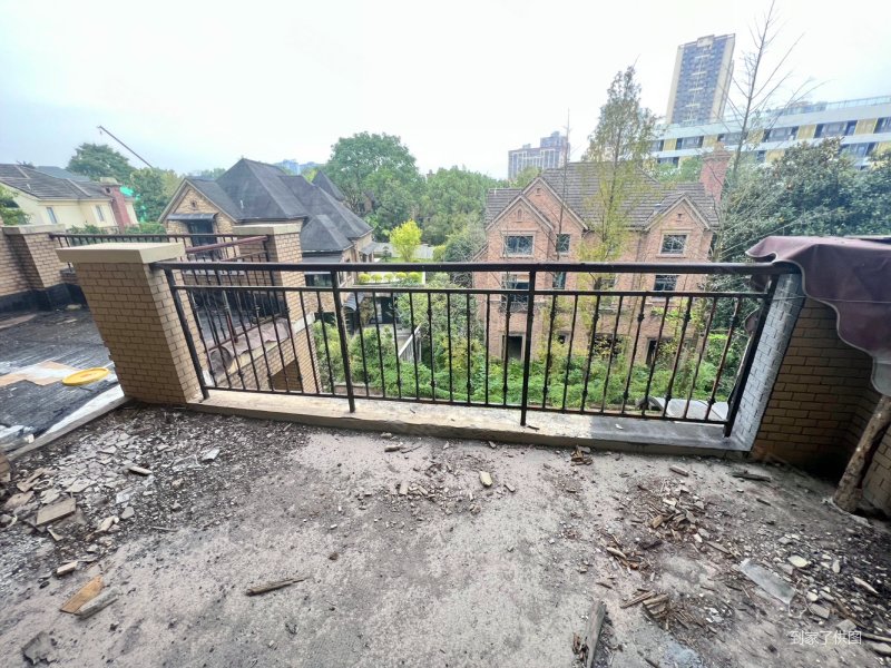 绿地翠谷(一二期洋房叠拼)3室2厅2卫112㎡南142.7万