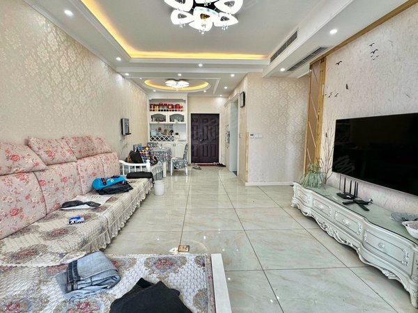 重庆开州云枫街道侨城御景平桥家装房出租,三室一卫,1.