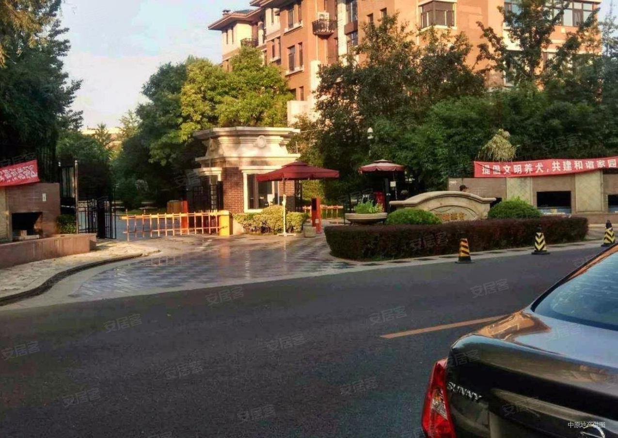 万城华府中心位置联排别墅地三层地下一层