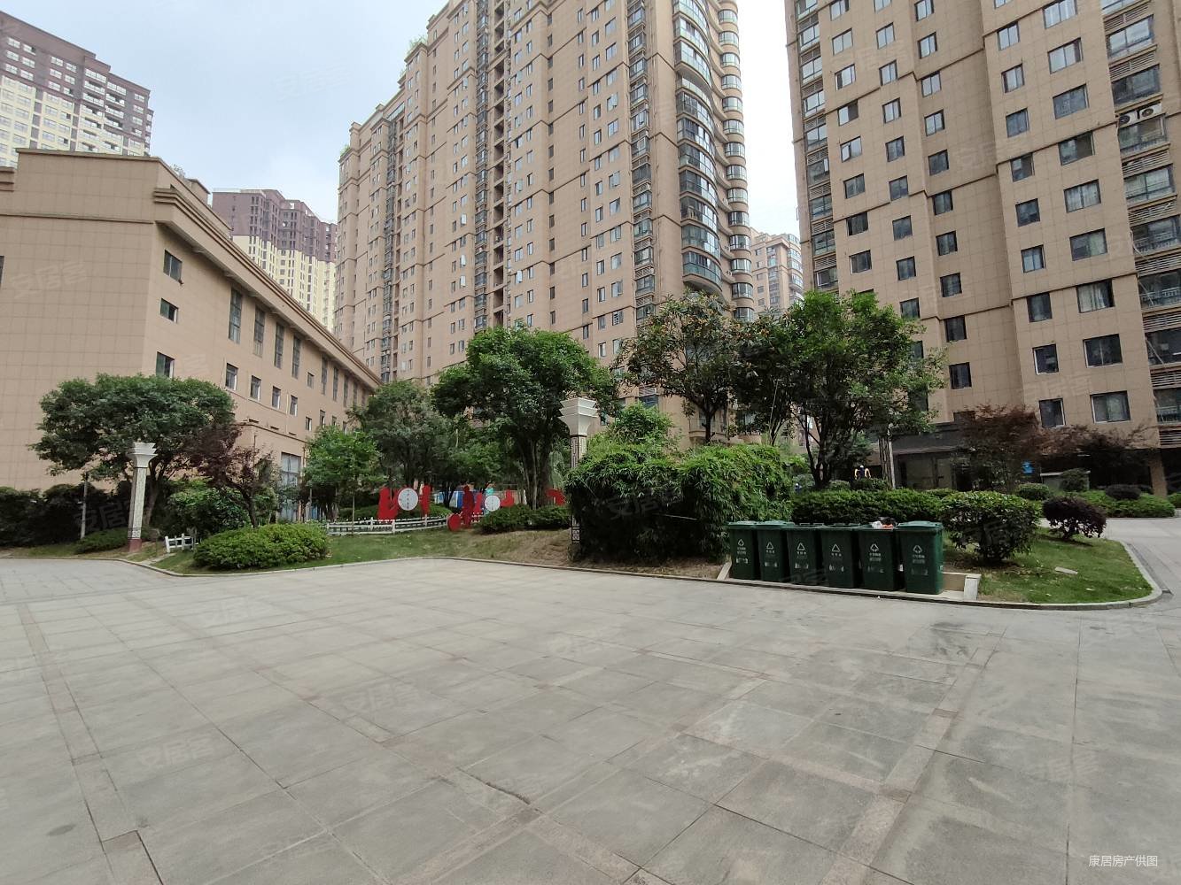 浙东商贸城3室2厅1卫132㎡南北95.8万