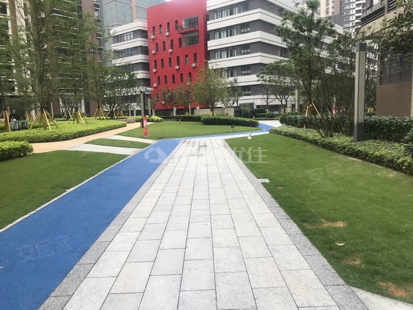 南宁青秀凤岭北万科城(南区商住楼)凤岭北万科城精装复式一房一厅