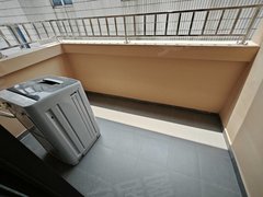 深圳宝安石岩宝安石岩独栋电梯一房一厅带超大阳台 可养宠物 家私配齐采光好出租房源真实图片