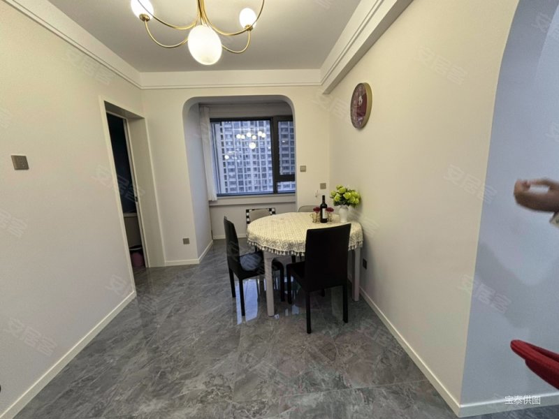 市中心广场,风尚米兰,精装三房,中间楼层采光无遮挡,看房方便