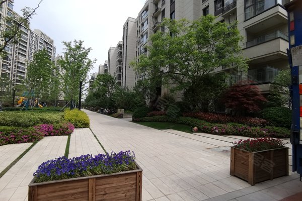 不足,蔚蓝四季花园怎么样,蔚蓝四季花园周边房产中介经纪人评价-苏州