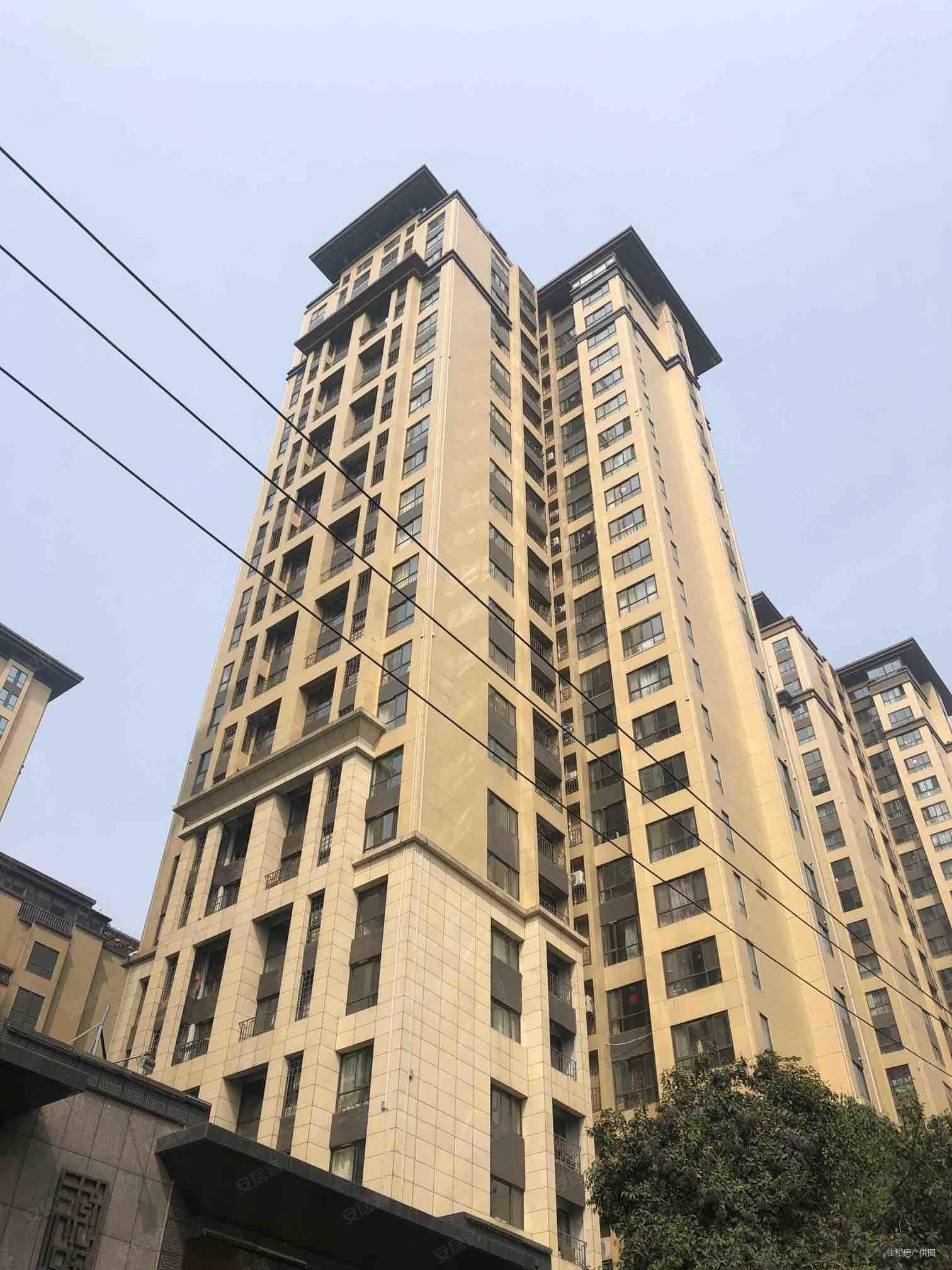 天朗大兴郡蔚蓝锦城4室2厅2卫126.96㎡南北217万