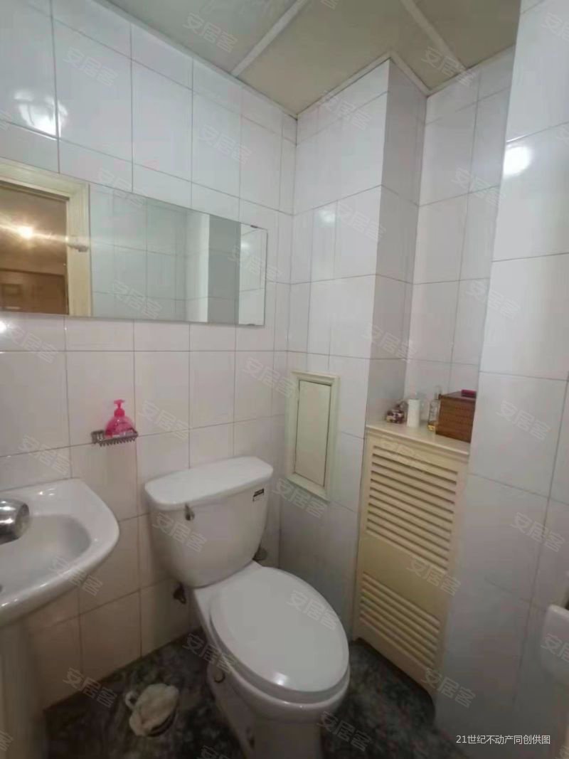 联宝公寓 4室 2厅 227平米