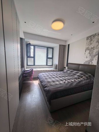 蓝光黑钻4室2厅2卫143㎡南北330万