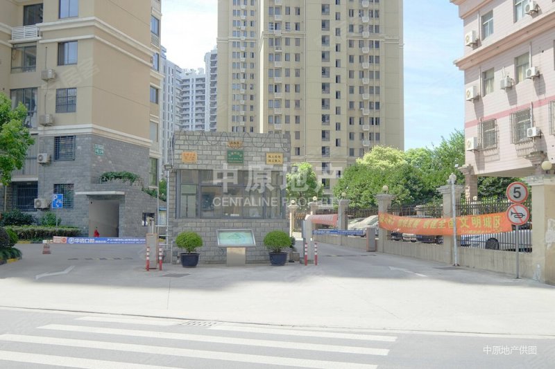 业主着急出售此房出国,小区 一套低总价,赠送全屋装修,圣骊河滨苑(北