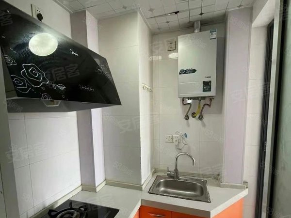 城市经典 一房500月 房屋干净 家电齐全 生活方便 拎包住