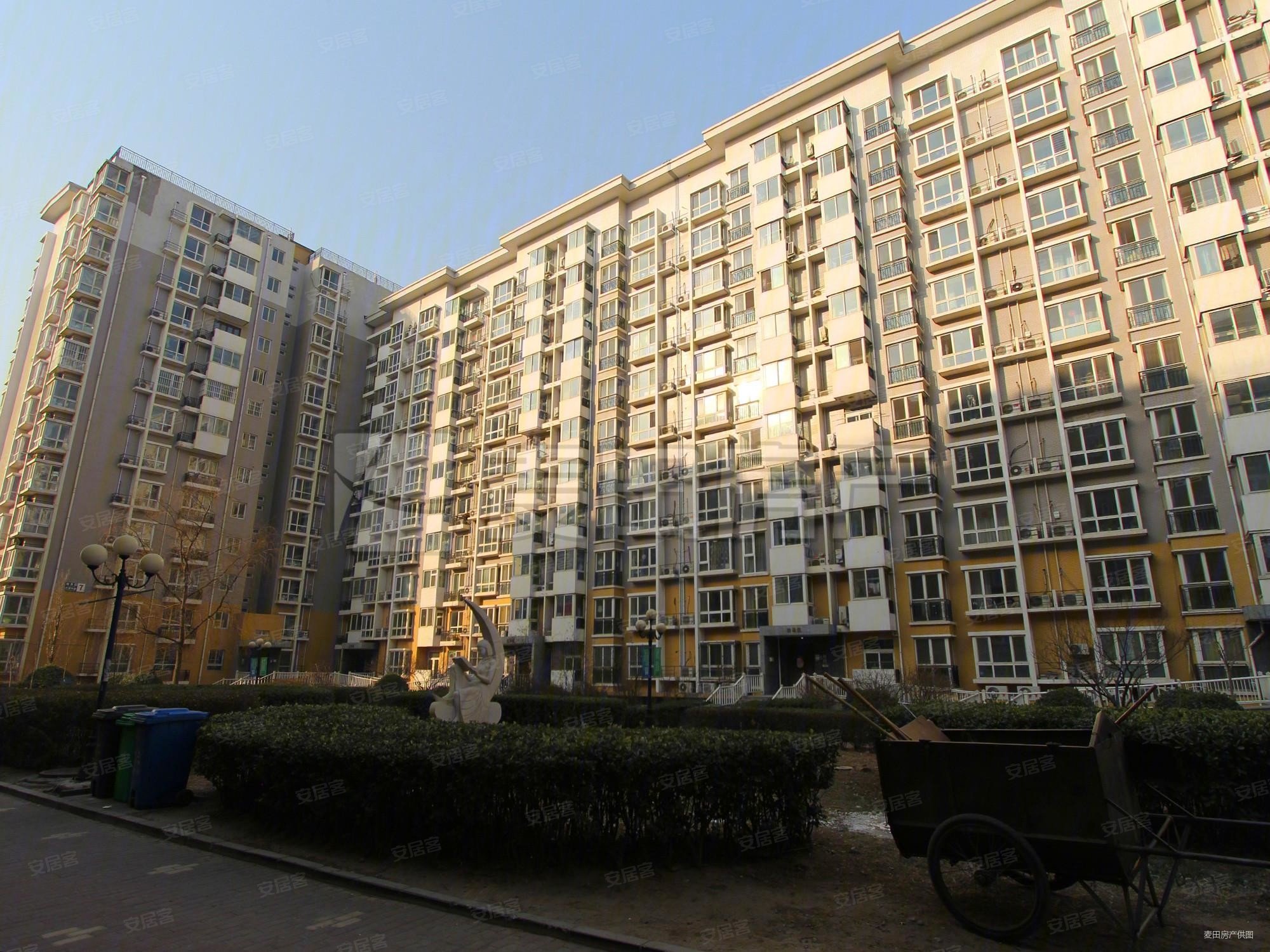 6号线地铁兰德华庭三居挑空