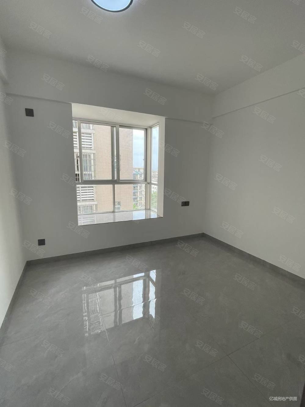 新晖雅苑3室2厅2卫116㎡北56.5万