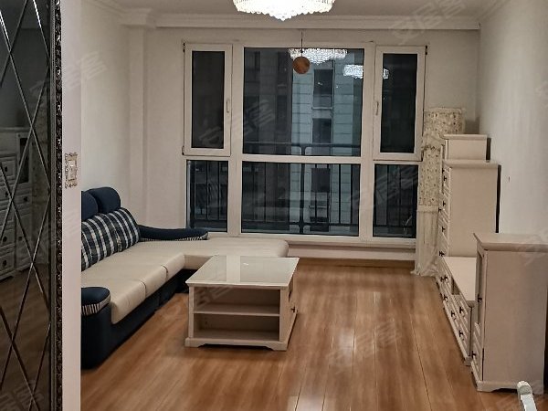 本溪明山地工路欧洲城欧洲城四期,2室精装修,家具家电齐全,有空调出租