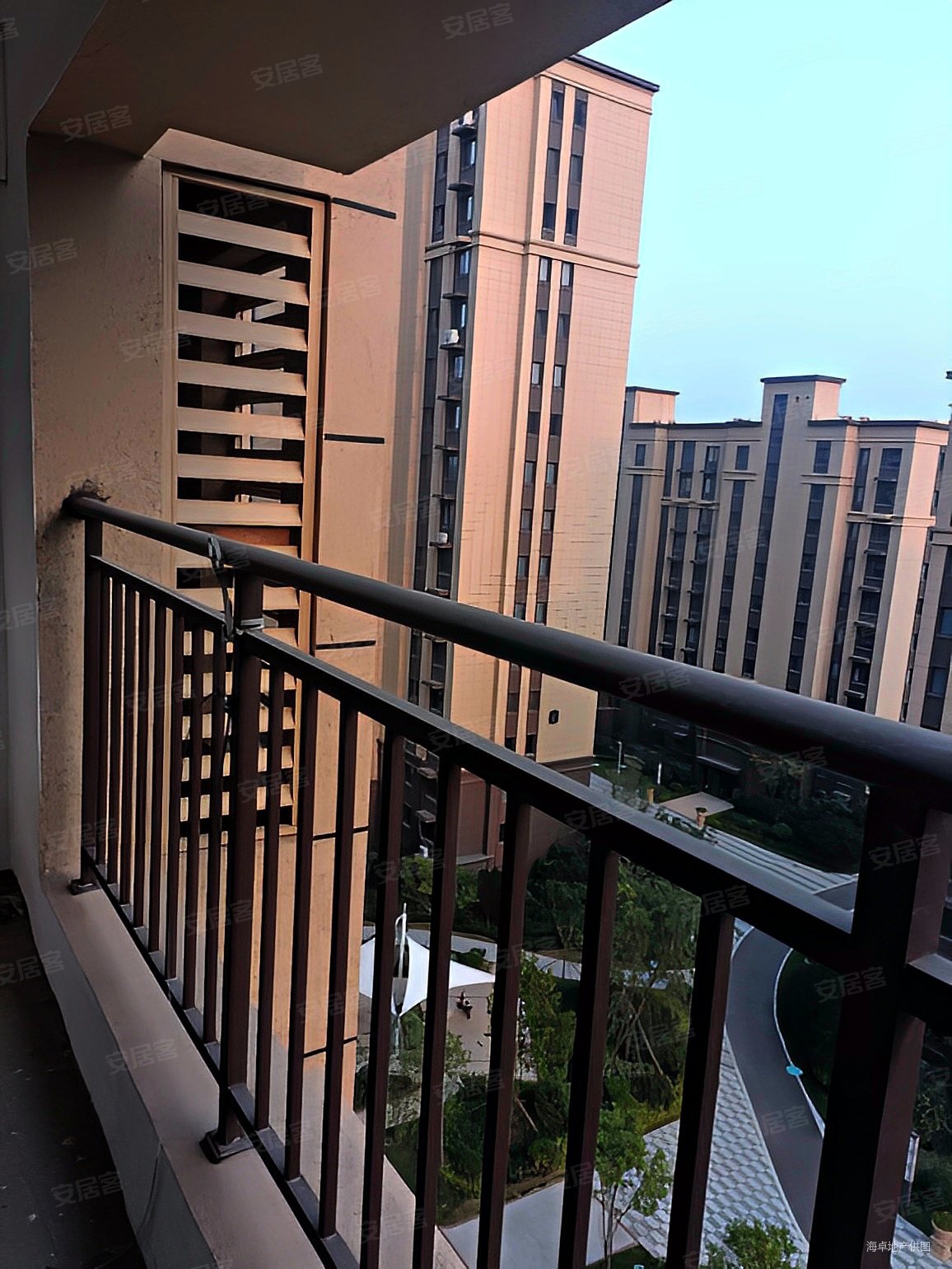 澜山悦府14层3室毛坯房70年产权电梯房