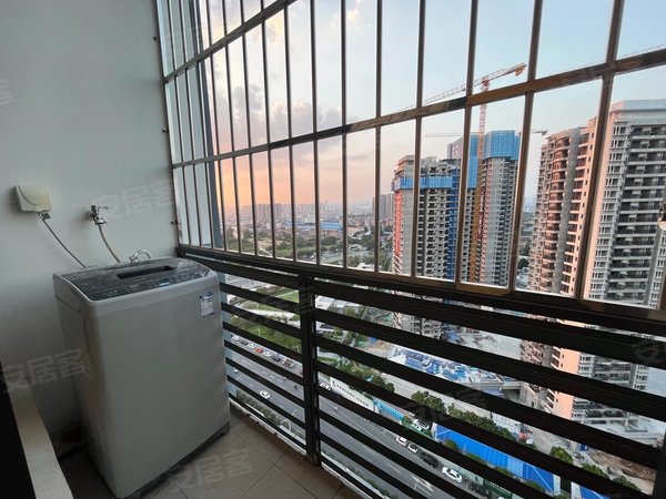 南宁江南五一路江南锦园江南公园旁,地铁口房源,两房一厅,配套齐全