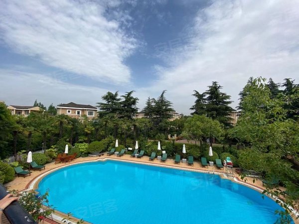 上海长宁西郊公园温莎花园西郊温莎花园,看房方便,大花园,室内外泳池