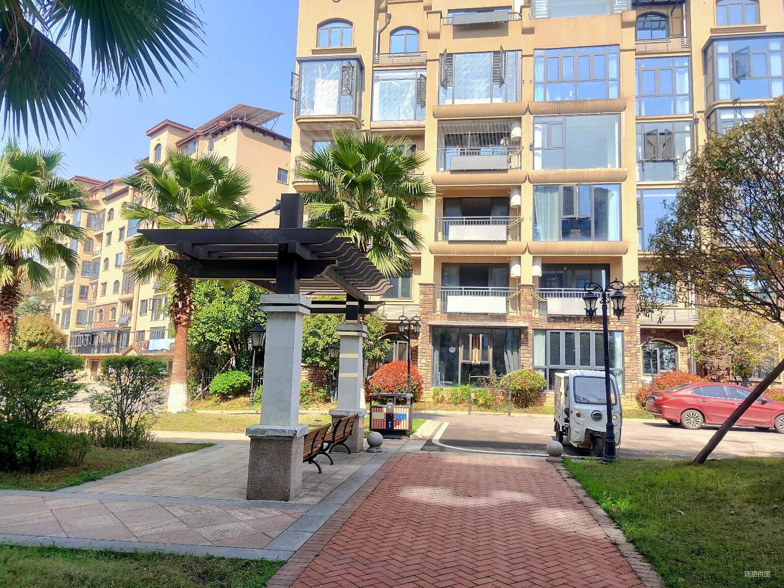 二环内纯板楼洋房一梯两户拎包入住,堤亚纳湾二手房,153万,4室2厅,2卫