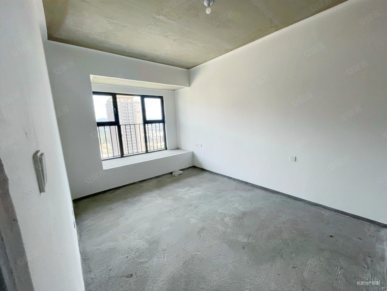 刚需小户型毛坯现房 云大  旁 107小三房