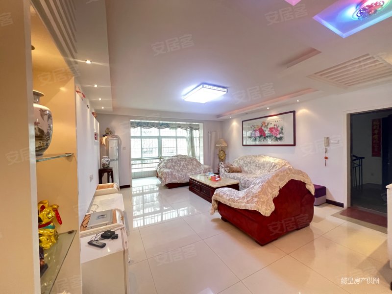 新都汇 品质小区 南北通透大三室 急售 低楼层 随时可看,银街锦华园