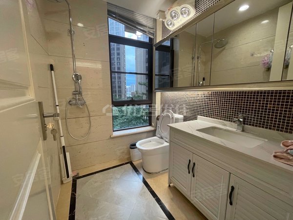 美泉1612凤岭北品质小区精装四房 配套齐全 干净整洁 物业管理好出租