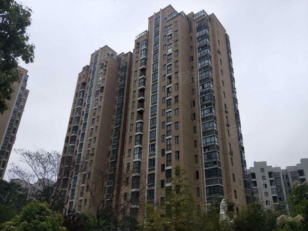 盐城盐都聚龙湖恒荣世家聚龙湖南金鹰凤凰汇熙园旁恒荣世家经典三房