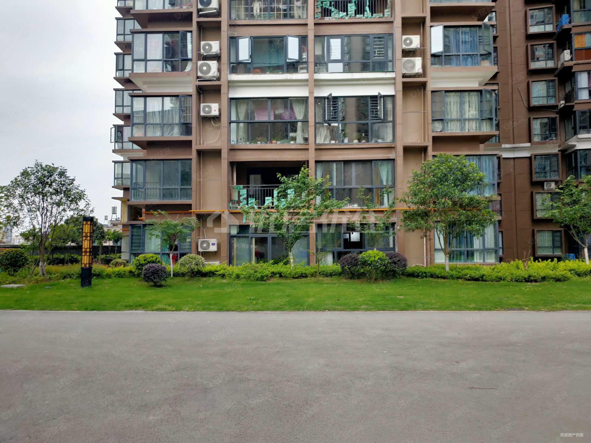 航天阳光丨高档小区丨两室一厅丨精装修丨关门卖丨带车卫出售