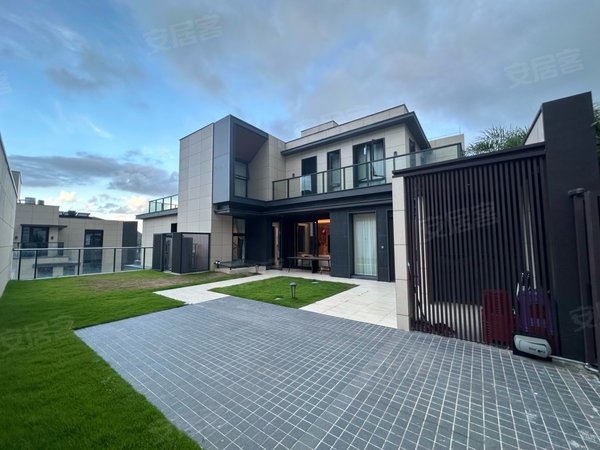 三亚吉阳水三千万科森林度假公园(别墅)全新豪宅万科森林 半山腰上