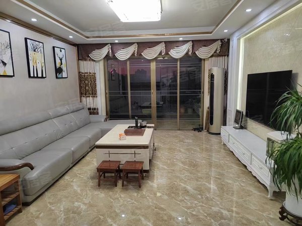 汕尾汕尾城区香洲龙湖湾龙湖湾电梯房,3房2厅,租金3500元,拎包入住,精