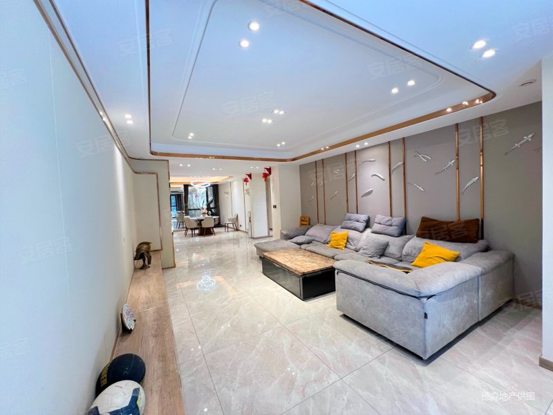 市政府旁国金华府205平100平花园精装修