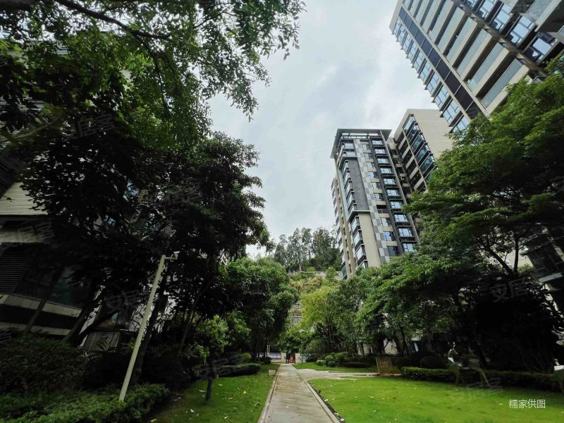 山语海3室2厅1卫86.63㎡南730万