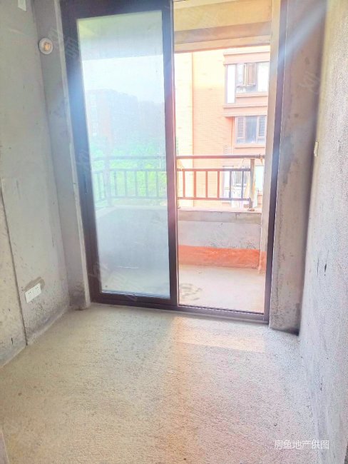 鑫远翡丽郡正桂花坪地铁口中层毛坯3房修急售