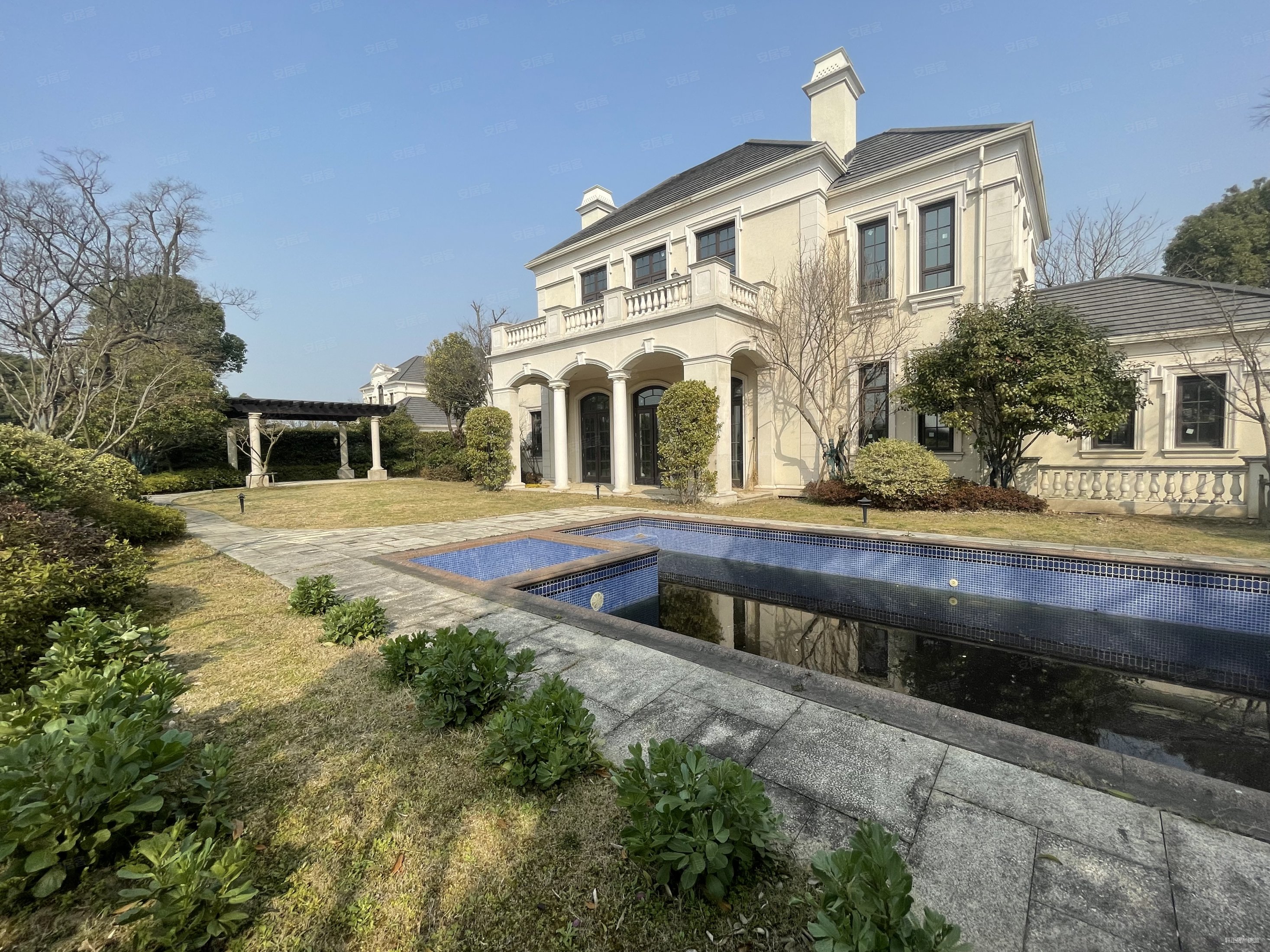 昆山市绿城玫瑰园(别墅)4室2厅4卫583㎡南3099万