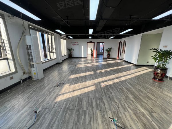 深圳福田华强北鼎诚大厦鼎诚高楼层, 大面积办公出租,采光好,风景好