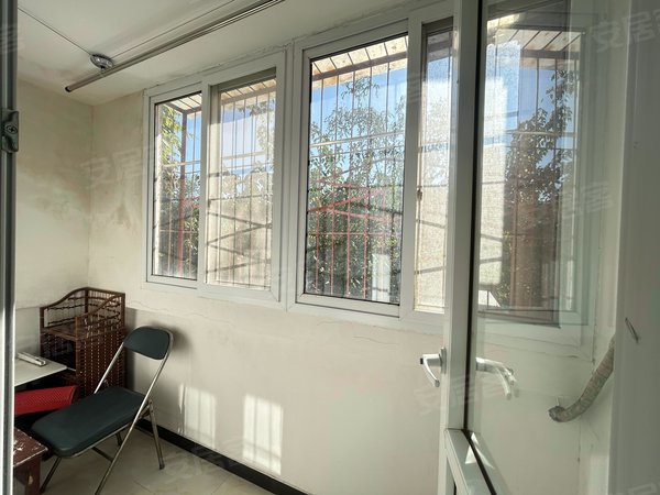 北京丰台菜户营万泉寺南里丽泽商务区旁万泉寺南里南北一居室房子干净