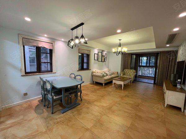 杭州富阳富春万科容大金色家园地铁口银泰附近温馨复式小套房出租房源