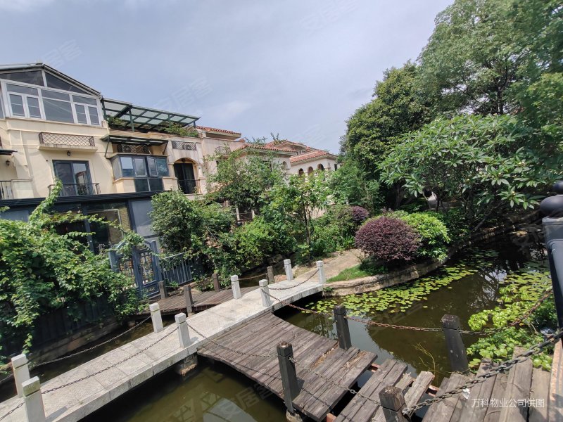 万科松山湖1号临溪别墅安静装修用料  超大地下室