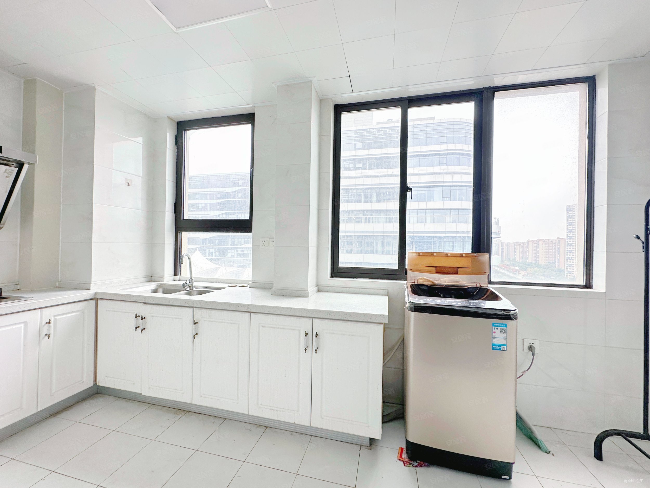 东方万汇尊邸1室1厅1卫75㎡南65万