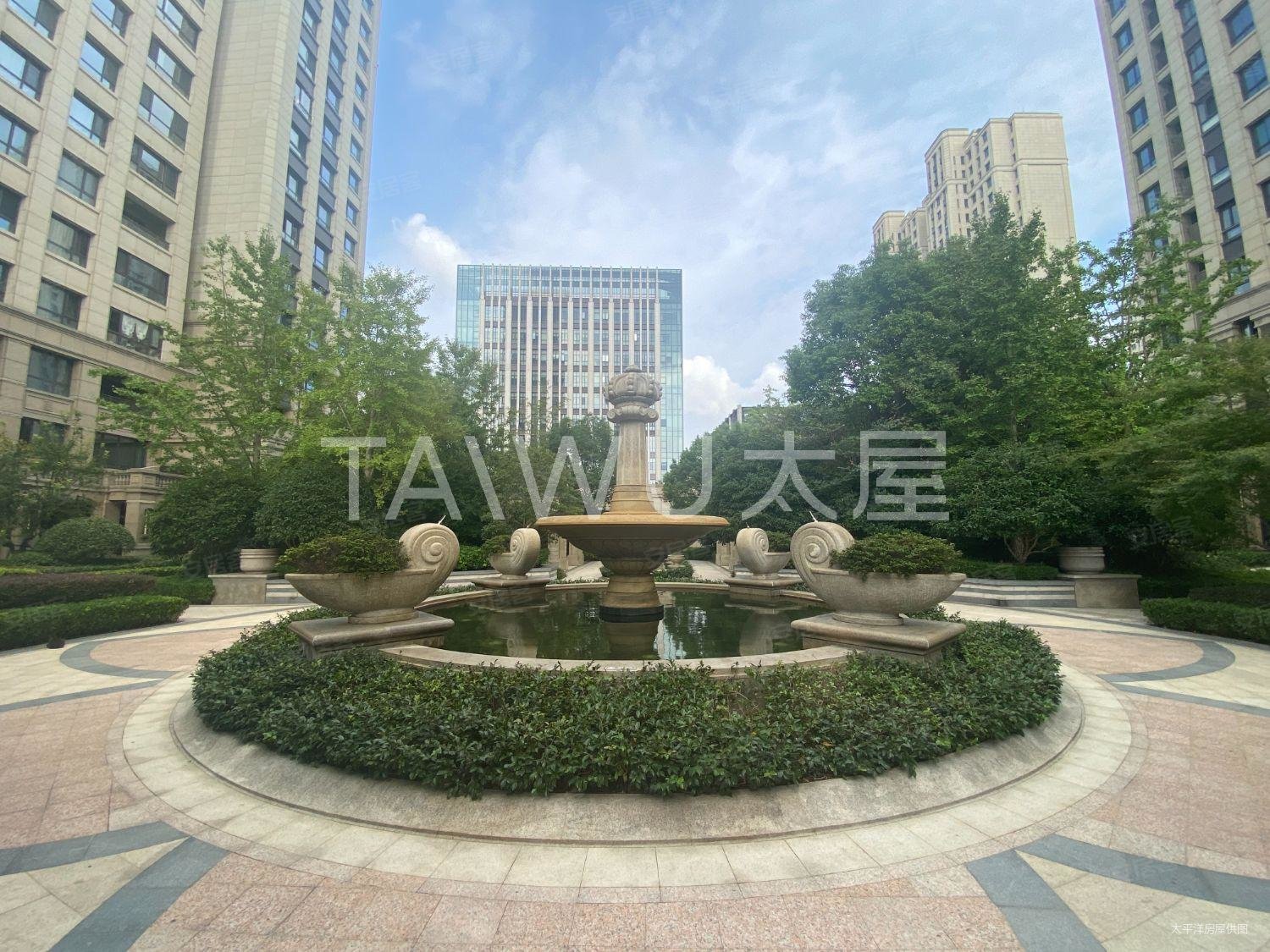 凯利海华府 出行方便 双卫 精装好房 产权清晰 购物方便