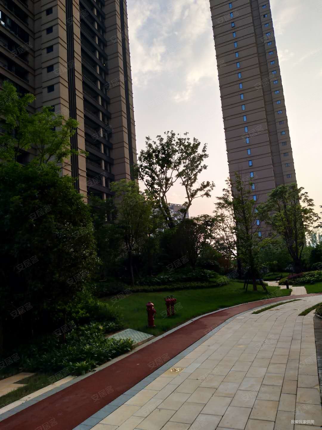 绿地国际博览城藏珑