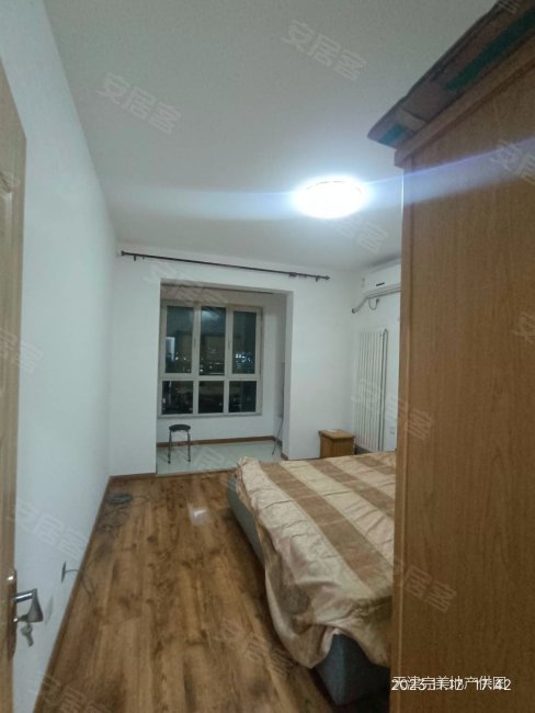 津洲花园精装112平银角,楼层好采光好,随时拎包入住.有钥匙