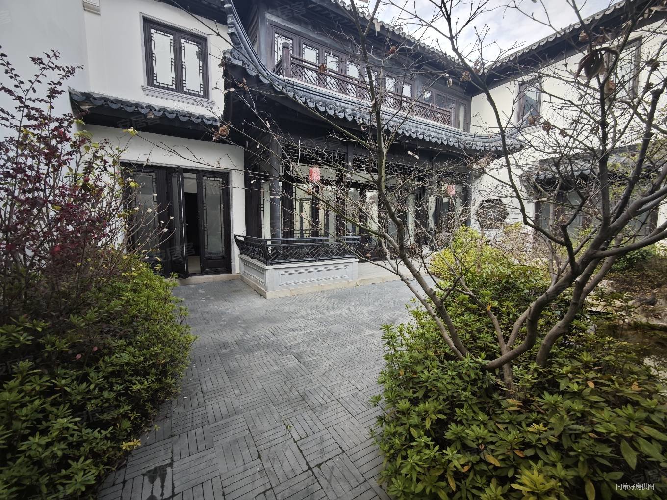 上海桃花源一期5室2厅5卫224.65㎡南3400万