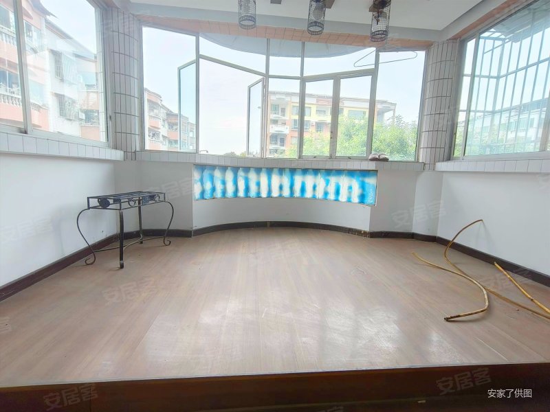 龙兴花园3室2厅2卫95㎡南北26万