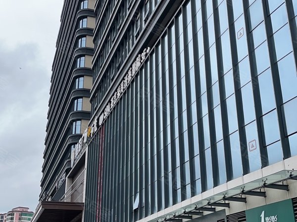 广州荔湾滘口鹅潭汇soho现代装修,拎包入住,一房一厅,本人是公寓管家