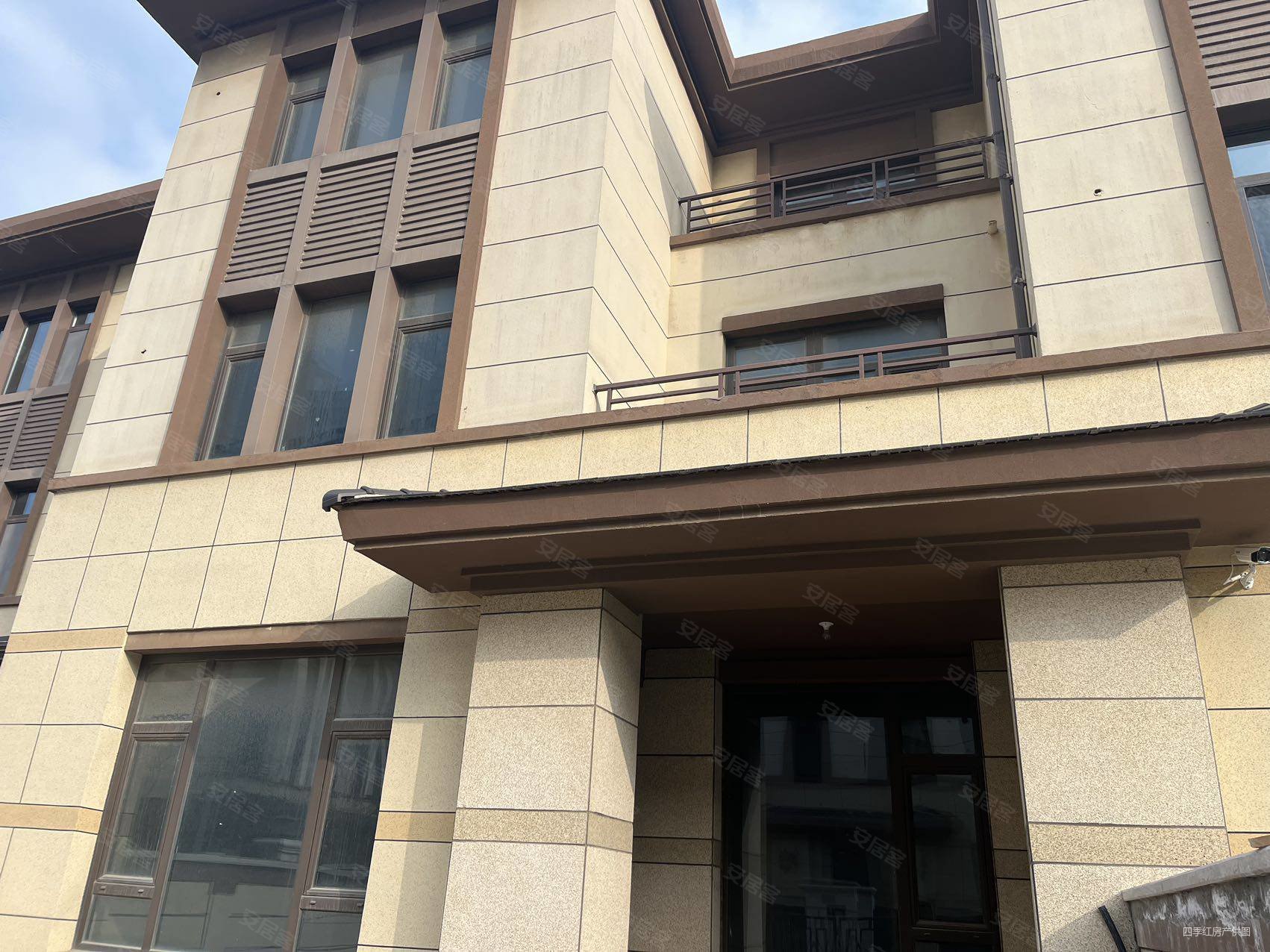 网>威海二手房>高区二手房>后峰西二手房>威高七彩城云山郡(别墅)>