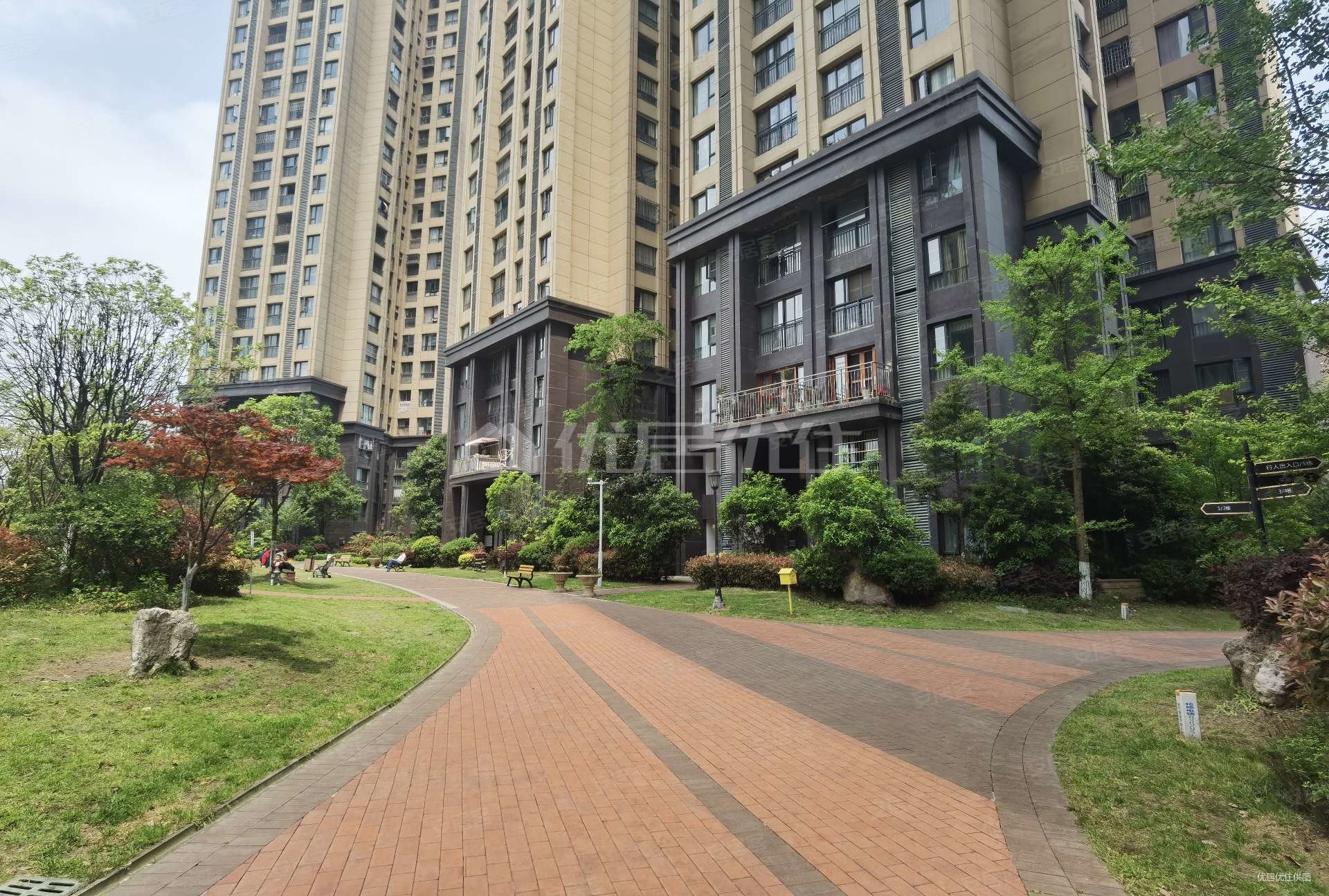 3室90平中铁城锦溪朝向南北65万元精装