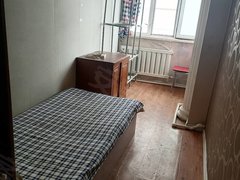 齐齐哈尔龙沙三百客运站大商后身。百货大楼对面出租各种各样的男生单间。公寓出租房源真实图片