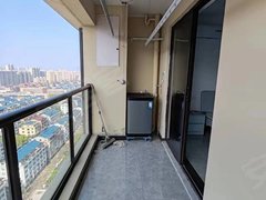 中南熙悦，朝南带超大阳台，一室1600租金