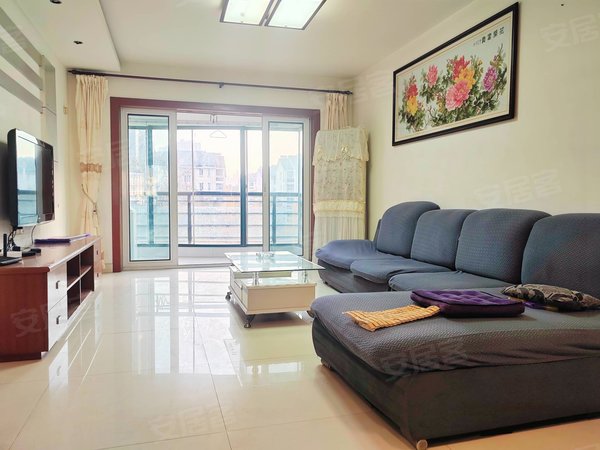 昆山玉山老城区泰和苑泰和苑 房东以前自住 保养很好 客厅很大 南北